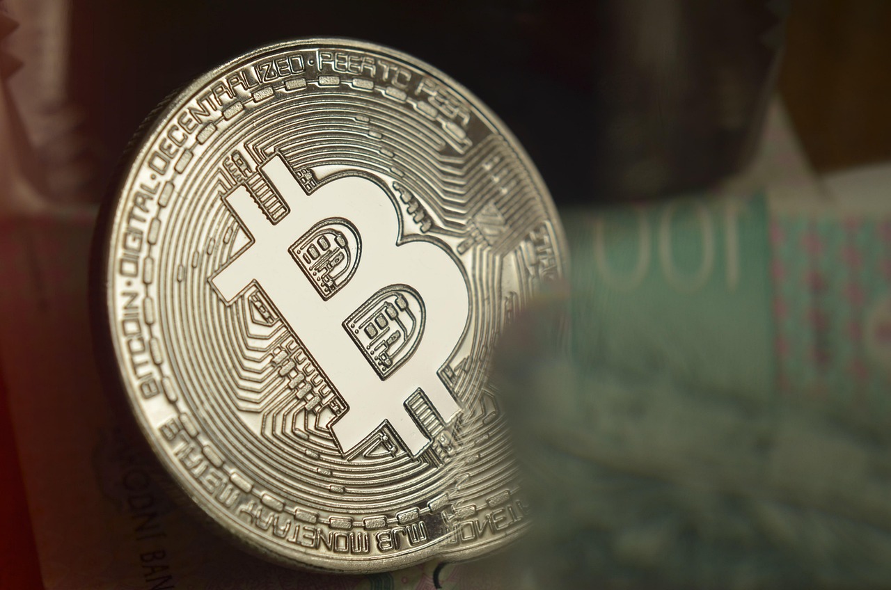 余弦：Hyperliquid上50倍杠杆巨鲸再以452万USDC做多ETH！爆仓价1391美元