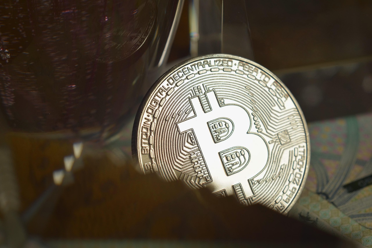 马斯克回归特斯拉、减少DOGE工作！TSLA与狗狗币双双暴涨