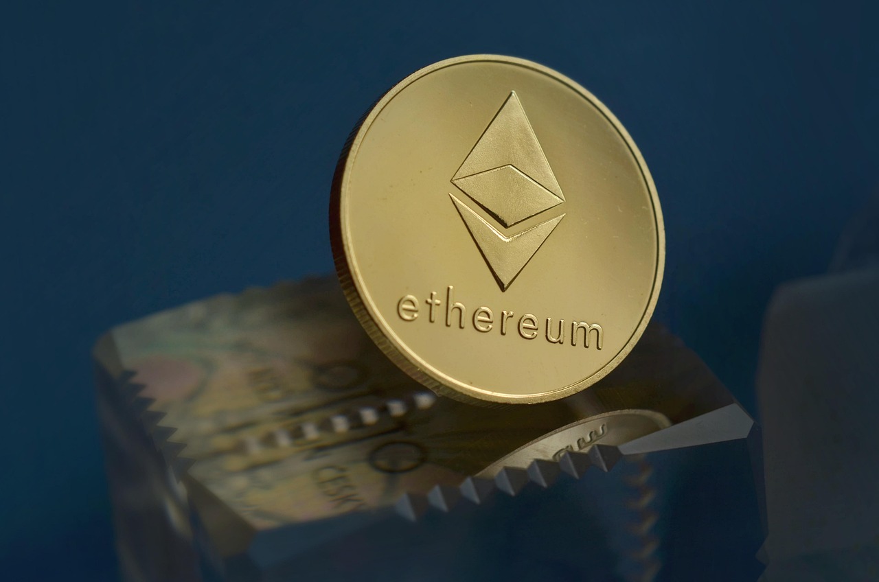 余弦：Hyperliquid上50倍杠杆巨鲸再以452万USDC做多ETH！爆仓价1391美元